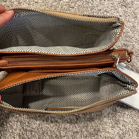 Jen&Co Riley Crossbody - Picture 5 of 15